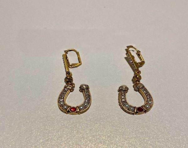 2021 brand yellow gold color fashion jewelry woman pearls u horseshoe party vintage drop pearls stud earrings5622773, Golden
2021 brand yellow gold color fashion jewelry woman pearls u horseshoe party vintage drop pearls stud earrings5622773, Golden