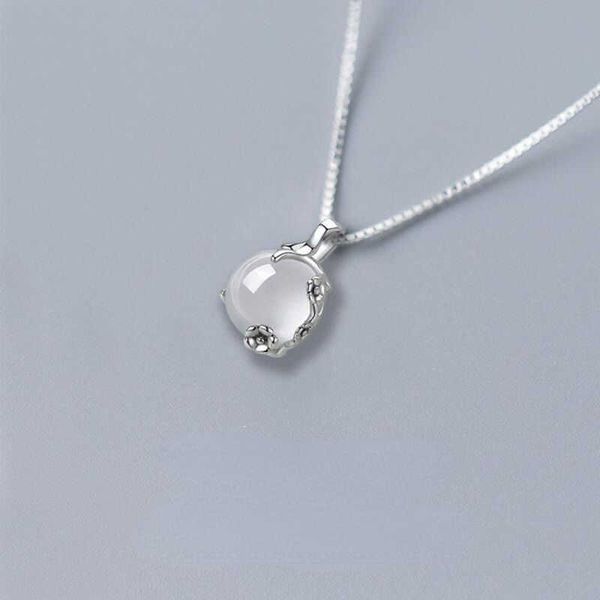 pendant necklaces voq silver color simple fashion moonstone flower pendant necklace ladies fancy clavicle chain gift jewelry aa230526
pendant necklaces voq silver color simple fashion moonstone flower pendant necklace ladies fancy clavicle chain gift jewelry aa230526