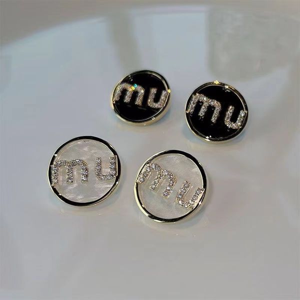 2023 new smart button miu letter gold plated earrings with feminine style and stylish fashion small earrings and earrings, Golden;silver
2023 new smart button miu letter gold plated earrings with feminine style and stylish fashion small earrings and earrings, Golden;silver