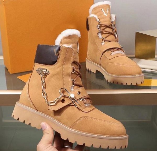 classics fashion winter women shoe snow boots real fur slides leather waterproof warm boot fashion booties with box by bagshoe19783406116, Black
classics fashion winter women shoe snow boots real fur slides leather waterproof warm boot fashion booties with box by bagshoe19783406116, Black