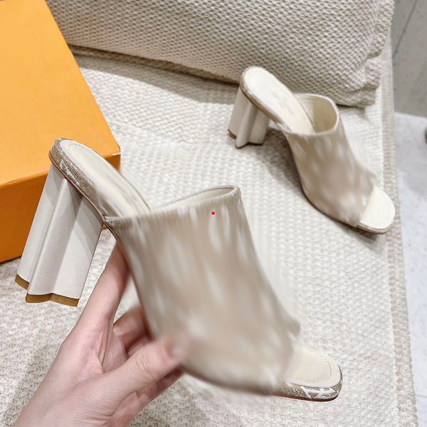 2023 fashion brand slippers genuine leather flip flop women's sandals summer classic fashion flat anti-skid black brown matte slipper b
2023 fashion brand slippers genuine leather flip flop women's sandals summer classic fashion flat anti-skid black brown matte slipper b