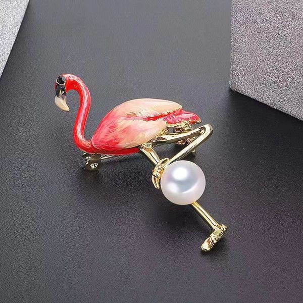 natural freshwater pearls, flamingo brooch, small fragrance style, high-end femininity, luxurious pin, anti fading, Gray
natural freshwater pearls, flamingo brooch, small fragrance style, high-end femininity, luxurious pin, anti fading, Gray