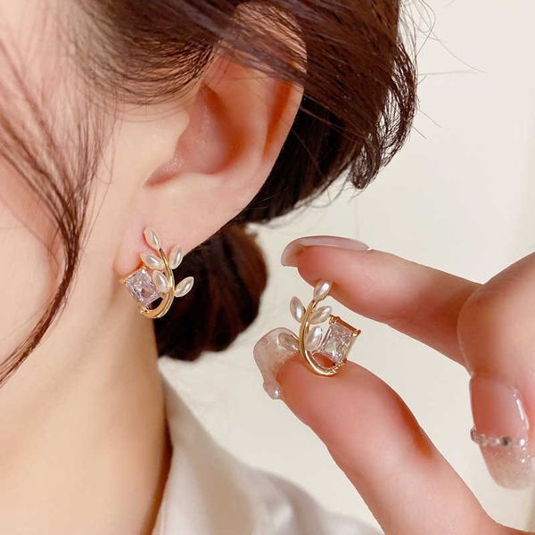 pendant necklaces charm lats light luxury simple square zircon pearl leaves stud earrings for women goldplated flowers earrings fashion jewe, Silver
pendant necklaces charm lats light luxury simple square zircon pearl leaves stud earrings for women goldplated flowers earrings fashion jewe, Silver