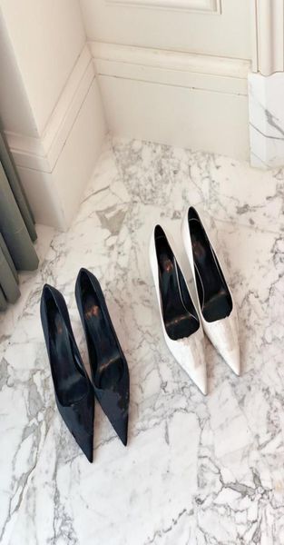 foam runner 2021 spring and autumn pointed diamond sandals decorated highheeled stilettos silk satin fabric shallow mouth single 5145991, Black
foam runner 2021 spring and autumn pointed diamond sandals decorated highheeled stilettos silk satin fabric shallow mouth single 5145991, Black