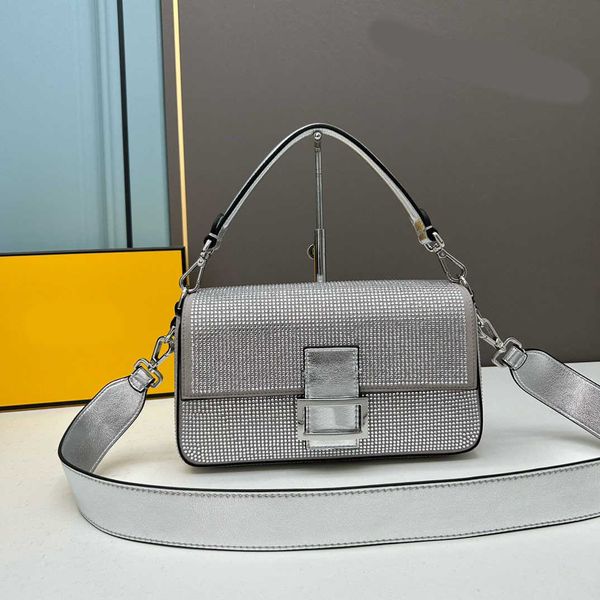 silver mirror quality designer bag women chain baguette shoulder bags crossbody bags luxurys handbags leather armpit tote bag 230420
silver mirror quality designer bag women chain baguette shoulder bags crossbody bags luxurys handbags leather armpit tote bag 230420