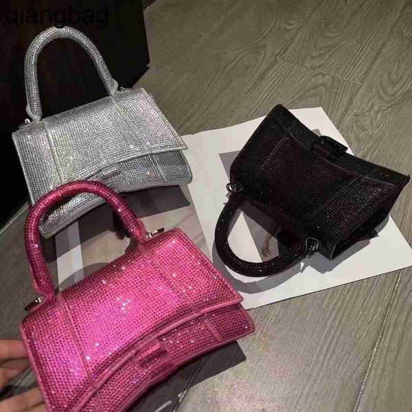 women's luxury designer handbag fashion trend diamond hourglass bag flash ie handheld diagonal shoulder bags factory low price direct s
women's luxury designer handbag fashion trend diamond hourglass bag flash ie handheld diagonal shoulder bags factory low price direct s