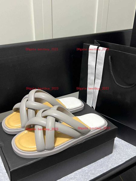 2023 designer women's slippers summer classic versatile bread slippers fashion people love simple luxury style, Black
2023 designer women's slippers summer classic versatile bread slippers fashion people love simple luxury style, Black