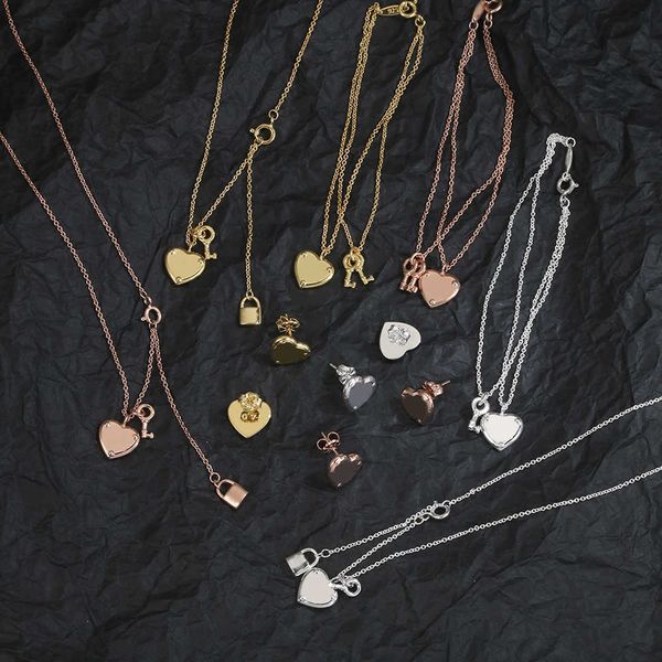 pendant necklaces heartshaped necklace key lock light luxury jewelry women's new vintage gift party delivery aa230526, Silver
pendant necklaces heartshaped necklace key lock light luxury jewelry women's new vintage gift party delivery aa230526, Silver