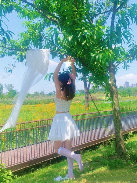 black and white crystal soft yarn skirt support daily cotton candy violence cloud support fluffy half body children's skirt support qcs
black and white crystal soft yarn skirt support daily cotton candy violence cloud support fluffy half body children's skirt support qcs