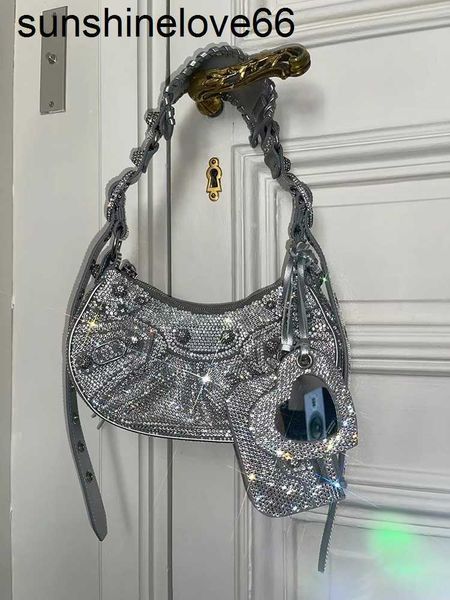 evening bags fashion luxury brand designer diamonds hobos moto style women shoulder bag rivet crossbody shining purses and handbags 220927
evening bags fashion luxury brand designer diamonds hobos moto style women shoulder bag rivet crossbody shining purses and handbags 220927