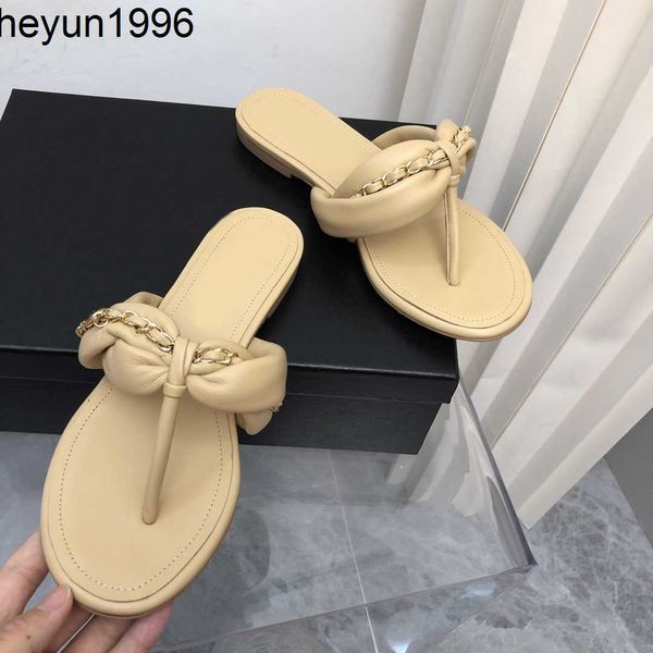 2023 summer women sandals slippers lambskin metal white outdoor casual sandal designer luxury fashion ladies beach flat flip flops shoes, Black
2023 summer women sandals slippers lambskin metal white outdoor casual sandal designer luxury fashion ladies beach flat flip flops shoes, Black