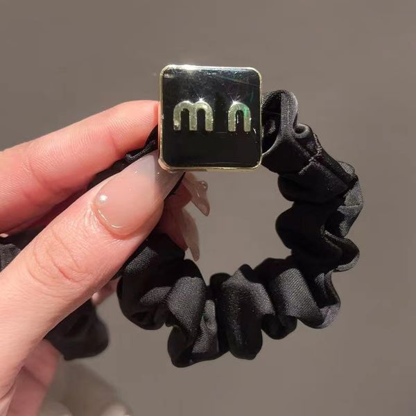 advanced and fashionable miu letter hair loop, feminine temperament, large intestine loop, headband, ponytail, elegant leather band, hair ro
advanced and fashionable miu letter hair loop, feminine temperament, large intestine loop, headband, ponytail, elegant leather band, hair ro