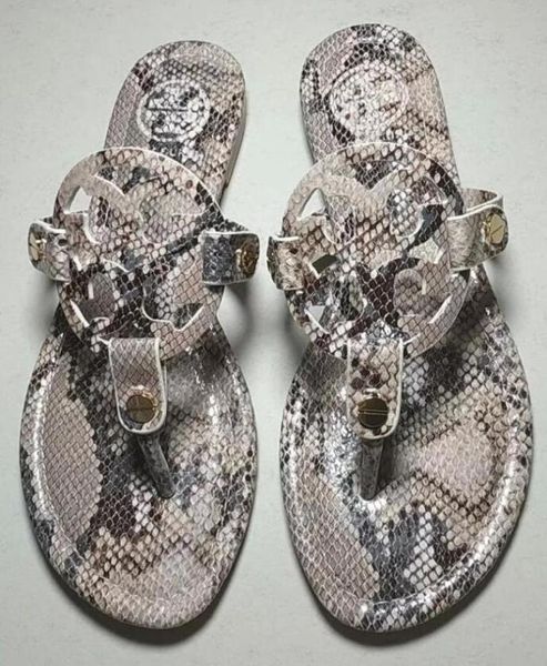 2022 classic summer slippers 100 bright black clip toe women shoes beach flip flops flat heel lady belt buckle soft cow leat7134408
2022 classic summer slippers 100 bright black clip toe women shoes beach flip flops flat heel lady belt buckle soft cow leat7134408