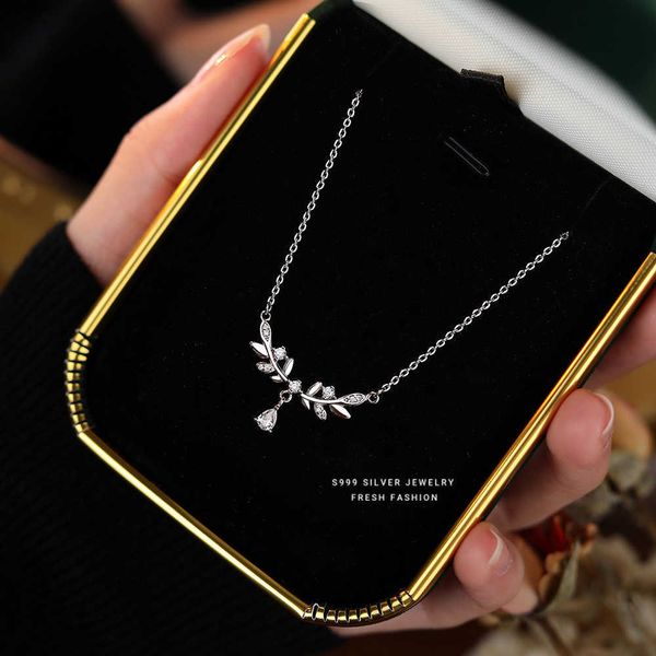 s999 silver light luxury moon goddess leaf necklace small and elegant style high grade water drop zirconia lock bone chain, Golden;silver
s999 silver light luxury moon goddess leaf necklace small and elegant style high grade water drop zirconia lock bone chain, Golden;silver