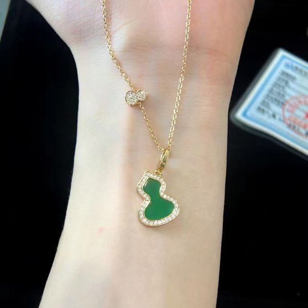 luxury q brand cute gourd designer pendant necklaces for women shining crystal diamond silver cz zircon green stone pearl love necklace part
luxury q brand cute gourd designer pendant necklaces for women shining crystal diamond silver cz zircon green stone pearl love necklace part
