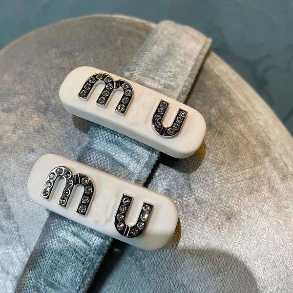 new acrylic candy color miu letter side clip girl sweet side clip niche hair clip, Silver
new acrylic candy color miu letter side clip girl sweet side clip niche hair clip, Silver
