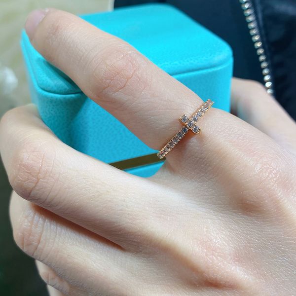 suitable for both men and women as a stylish, minimalist, classic style gift, used for engagement, social gatherings, holiday, Silver
suitable for both men and women as a stylish, minimalist, classic style gift, used for engagement, social gatherings, holiday, Silver