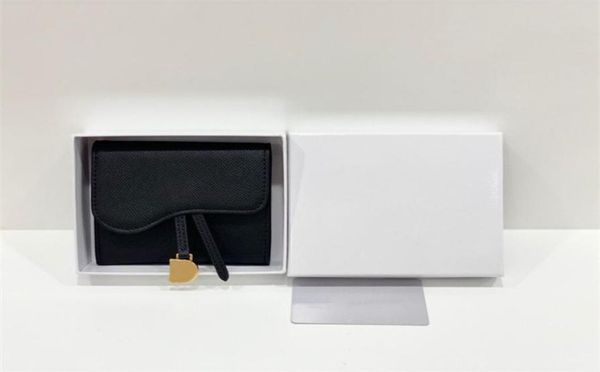 made of printed fabric and sheepskin it is durable it has a spacious main compartment two wiring bags and two card slots for ca4258893, Red;black
made of printed fabric and sheepskin it is durable it has a spacious main compartment two wiring bags and two card slots for ca4258893, Red;black