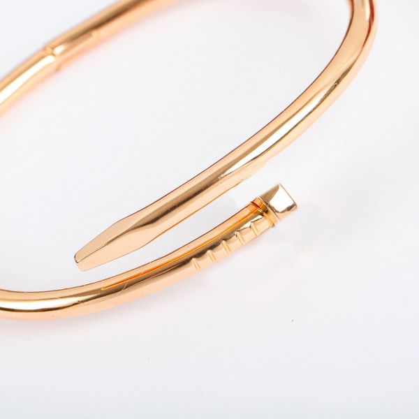 2023 luxury quality special style v gold material thin bracelet in three colors plated have box stamp ps5174, Black
2023 luxury quality special style v gold material thin bracelet in three colors plated have box stamp ps5174, Black