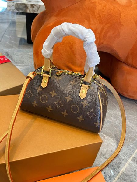 women's speedy handbag retro handheld yuanbao men's designer genuine leather handle crossbodys bag classic old flower mini handbag
women's speedy handbag retro handheld yuanbao men's designer genuine leather handle crossbodys bag classic old flower mini handbag