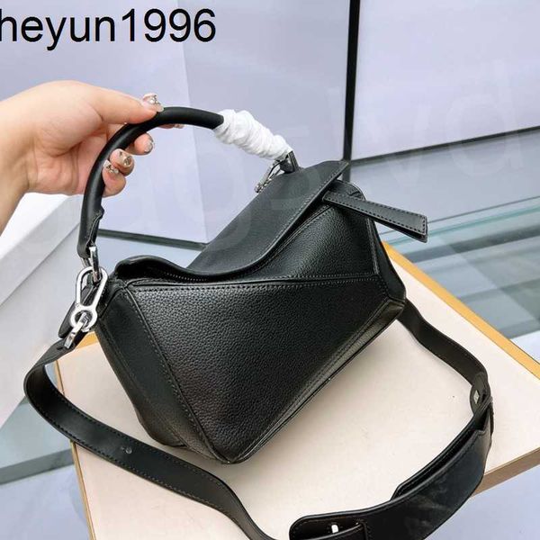 luxury tote shoulder bags women handbag puzzle geometric fashion black designer crossbody bag contrast color patchwork wallet letter 24cm
luxury tote shoulder bags women handbag puzzle geometric fashion black designer crossbody bag contrast color patchwork wallet letter 24cm