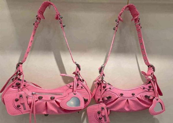 oem le cagole fold crescent bag three in rivet locomotive oil wax skin underarm female6978746
oem le cagole fold crescent bag three in rivet locomotive oil wax skin underarm female6978746