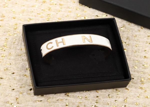 excellent quality charm opened bangle bracelet middle wide with black and white enamel design words color have box stamp ps33238080662
excellent quality charm opened bangle bracelet middle wide with black and white enamel design words color have box stamp ps33238080662