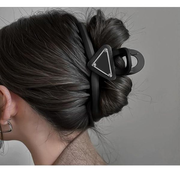 fashion claw clip for womens designer classic inverted triangle hair women girls brand letter celtic hair claws luxury hairpin scr3051835, Slivery;golden
fashion claw clip for womens designer classic inverted triangle hair women girls brand letter celtic hair claws luxury hairpin scr3051835, Slivery;golden