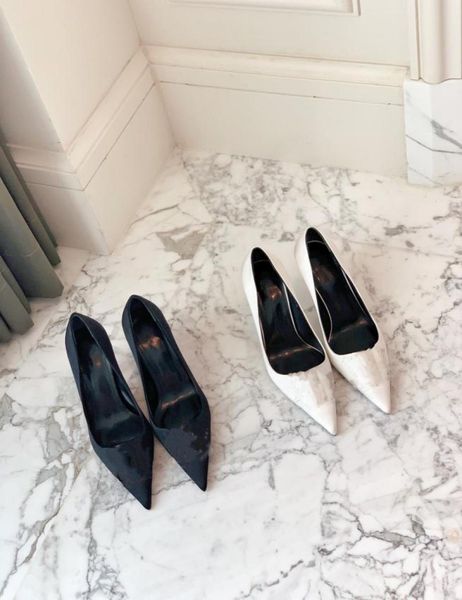 foam runner 2021 spring and autumn pointed diamond sandals decorated highheeled stilettos silk satin fabric shallow mouth single 3523069, Black
foam runner 2021 spring and autumn pointed diamond sandals decorated highheeled stilettos silk satin fabric shallow mouth single 3523069, Black