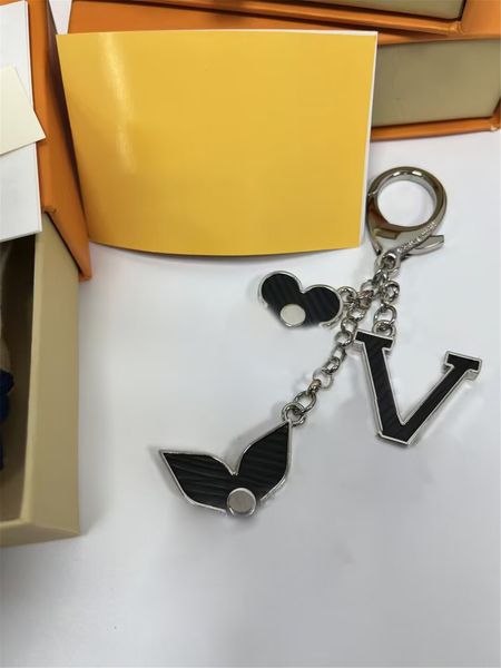 keychain fashion women men handmade car keychains stylish buckle designer luxury key chain bag with box and dustbags, Silver
keychain fashion women men handmade car keychains stylish buckle designer luxury key chain bag with box and dustbags, Silver