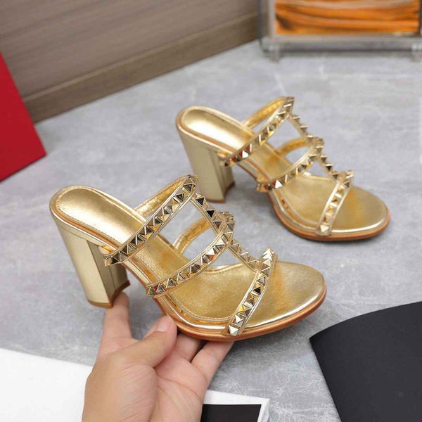 luxury women sandals valentinoity designer fashion high heels summer women's classic casual sandals h192, Black
luxury women sandals valentinoity designer fashion high heels summer women's classic casual sandals h192, Black