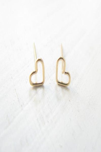 10pairs s026 gold silver tiny line hollow out heart studs earrings simple wire wrapped open love heart stud earrings jewelry3420598, Golden;silver
10pairs s026 gold silver tiny line hollow out heart studs earrings simple wire wrapped open love heart stud earrings jewelry3420598, Golden;silver