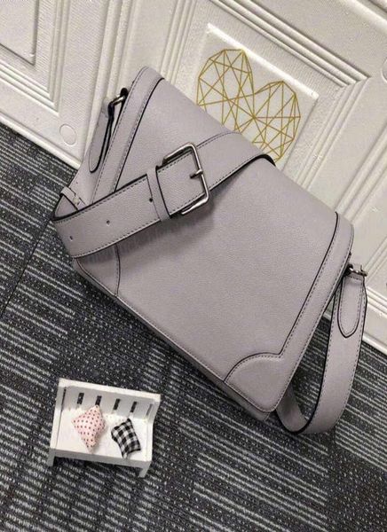 2021 new fashion men shoulder bags solid taiga leather classic 3 colors casual messenger bag crossbodybags 2831833871903
2021 new fashion men shoulder bags solid taiga leather classic 3 colors casual messenger bag crossbodybags 2831833871903