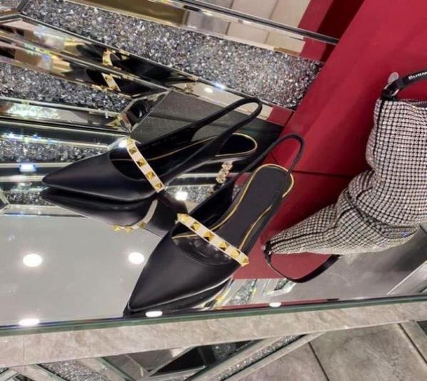 2021 classic stiletto kitten heeled sandals coarse heel leather suede woman shoes metal buckle parties highs heels belt buckles se2305972, Black
2021 classic stiletto kitten heeled sandals coarse heel leather suede woman shoes metal buckle parties highs heels belt buckles se2305972, Black