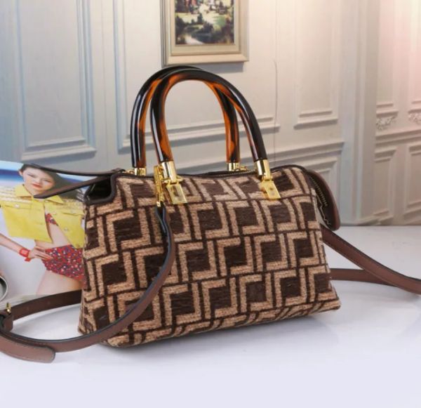Brand Letter Travelling Bag Women Large Capacity Luggage Bag Baggage Waterproof Handbag Louiseities Viutonities Casual Travel Bags, 25*10*15
Brand Letter Travelling Bag Women Large Capacity Luggage Bag Baggage Waterproof Handbag Louiseities Viutonities Casual Travel Bags, 25*10*15
