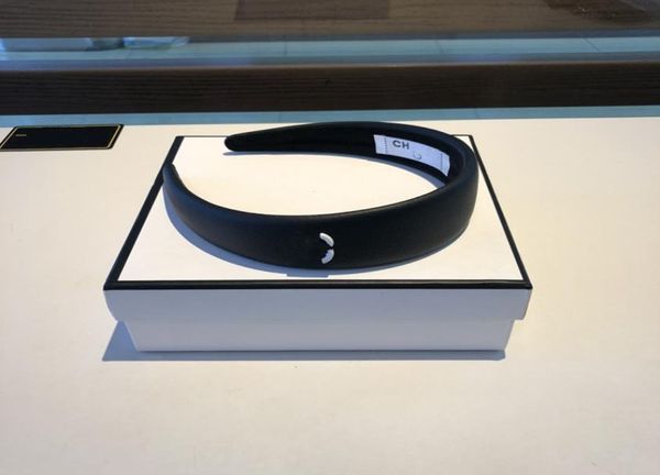 with box 2022 c brand fashion headbands for women thick leather headband ladies hair band girl hairhoop hair accessories white bla3285399, Silver
with box 2022 c brand fashion headbands for women thick leather headband ladies hair band girl hairhoop hair accessories white bla3285399, Silver