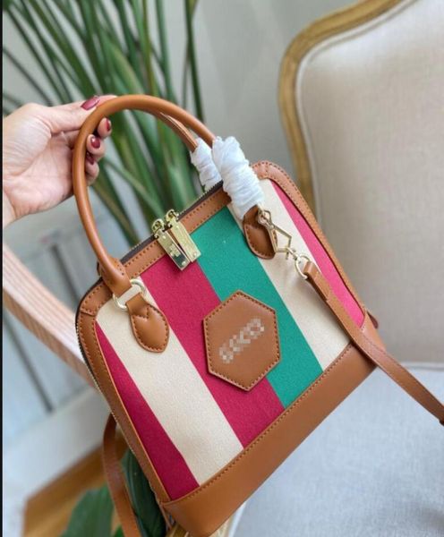 2021 new lady shell bag star shape design classic double g logo on the of the leather label and zipper size 25cm4428998
2021 new lady shell bag star shape design classic double g logo on the of the leather label and zipper size 25cm4428998
