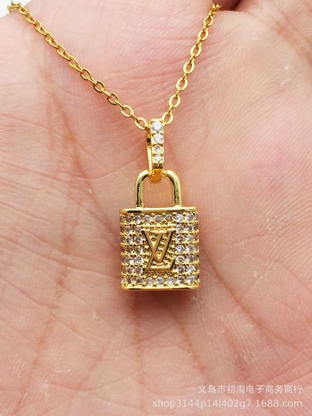 2021 japan and south korea simple micro inlaid diamond letter key pendant steel lock bone chain jewelry live broadcast, Silver
2021 japan and south korea simple micro inlaid diamond letter key pendant steel lock bone chain jewelry live broadcast, Silver