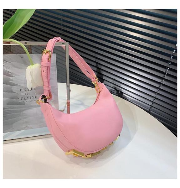 23ss new trendy allmatch messenger bag chain leather fashion grils samll shoulder bag wrist bags two shoulders straps 5colors8185271
23ss new trendy allmatch messenger bag chain leather fashion grils samll shoulder bag wrist bags two shoulders straps 5colors8185271