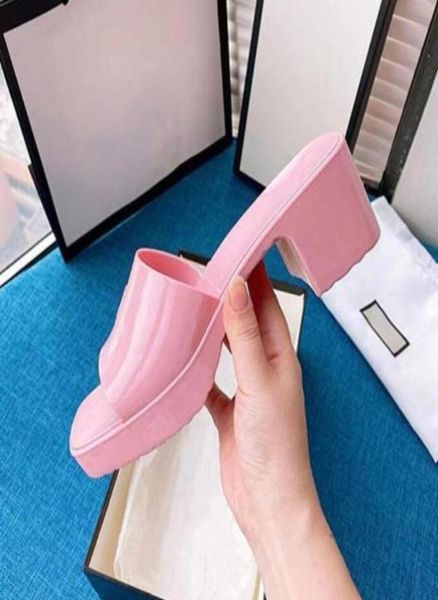 2021 women slipper thick bottom sandals chunky rubber slides platform alphabet lady slipper bright leather heel sandal fadhion bea4886583, Black
2021 women slipper thick bottom sandals chunky rubber slides platform alphabet lady slipper bright leather heel sandal fadhion bea4886583, Black