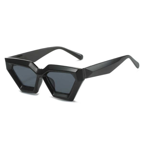 2023 new simple diamond sunglasses men personalized triangle cat eyes glasses for women, White;black
2023 new simple diamond sunglasses men personalized triangle cat eyes glasses for women, White;black
