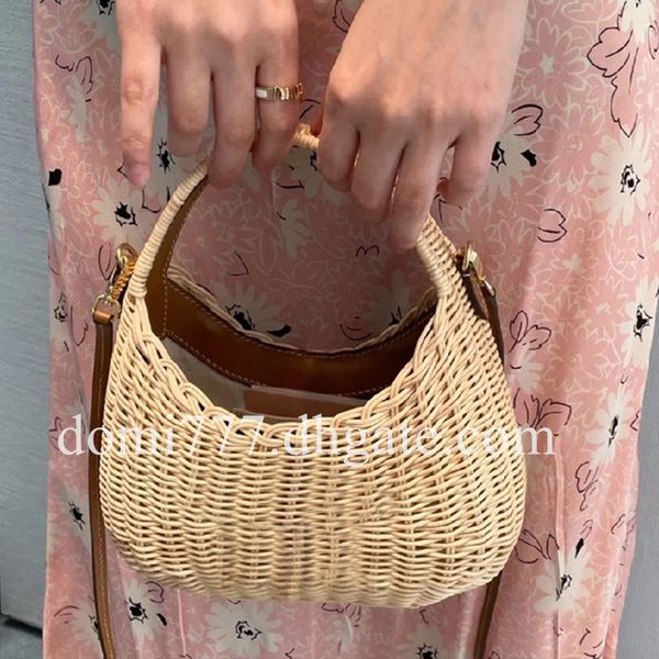 with leather letter logo rattan woven women's handbag shoulder bag makeup cosmetic bags 27x17x6cm
with leather letter logo rattan woven women's handbag shoulder bag makeup cosmetic bags 27x17x6cm
