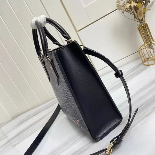 2023 pochette crossbody bag with box rectangle spacious messenger luxury designer women handbags purses cluth wellets genuine leather fashio, Black;red
2023 pochette crossbody bag with box rectangle spacious messenger luxury designer women handbags purses cluth wellets genuine leather fashio, Black;red