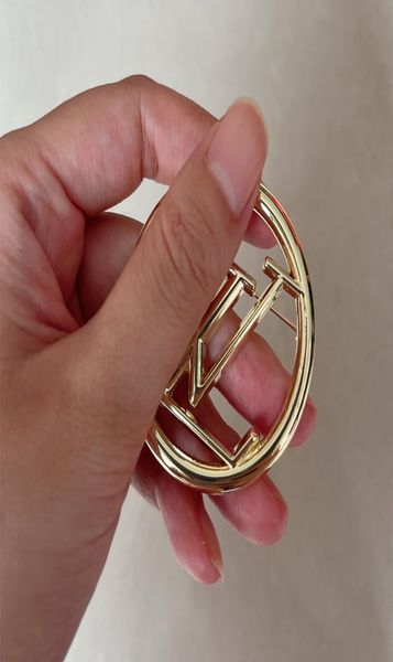 round letter brooch gold women men letters brooch suit lapel pin speical design jewelry2426184, Gray
round letter brooch gold women men letters brooch suit lapel pin speical design jewelry2426184, Gray