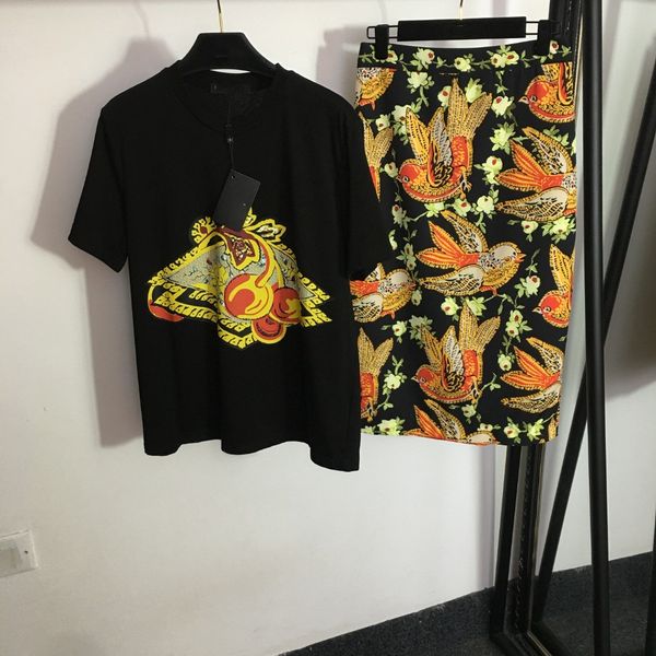 two piece dress 2023 european designer designs new set printed short sleeve t-shirt sparrow bird print high waist half skirt two piece set, White
two piece dress 2023 european designer designs new set printed short sleeve t-shirt sparrow bird print high waist half skirt two piece set, White