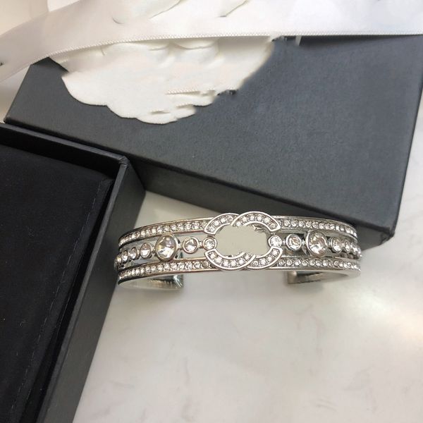 woman bangle ccity letter bracelets designer c open couple bracelet jewelry women men 4523, Black
woman bangle ccity letter bracelets designer c open couple bracelet jewelry women men 4523, Black