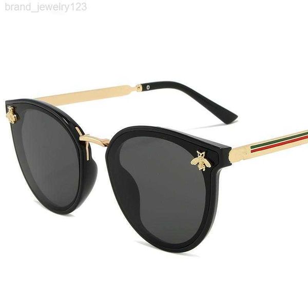 2023 luxury women's sunglasses oval metal frame small bee men's sunglasses uv400 classic vintage brand sports glasses sunglasses 8, White;black
2023 luxury women's sunglasses oval metal frame small bee men's sunglasses uv400 classic vintage brand sports glasses sunglasses 8, White;black