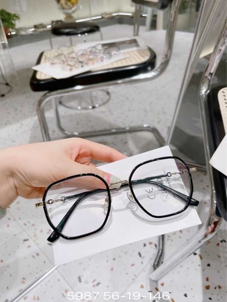 sunglasses collectable gg star's same eye frame modified thin small face polygon glasses selling model 5987, White;black
sunglasses collectable gg star's same eye frame modified thin small face polygon glasses selling model 5987, White;black