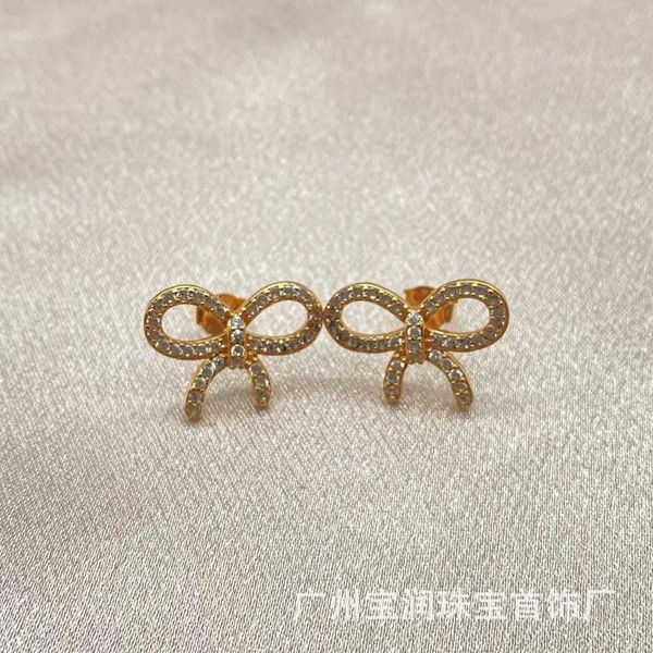 original tiffay bow earrings s925 silver niche style studded with diamond small and exquisite insets high-end sense
original tiffay bow earrings s925 silver niche style studded with diamond small and exquisite insets high-end sense