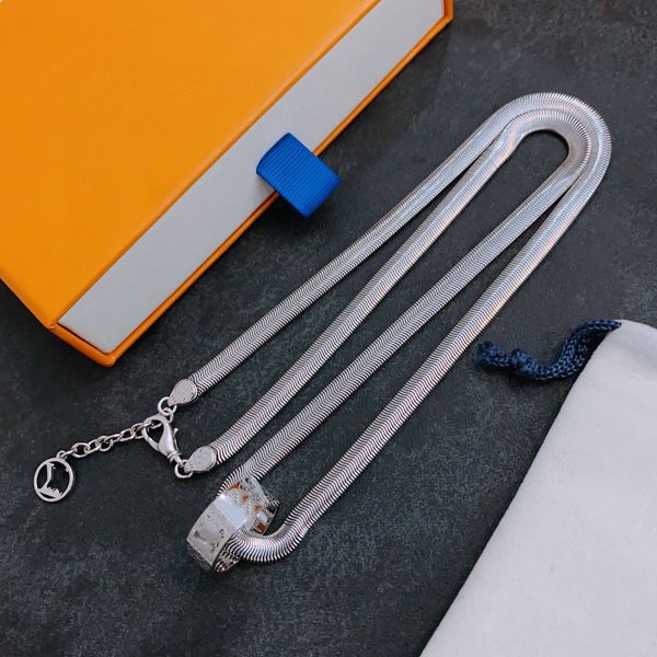 2023 luxury brand designer pendants necklaces letter luis choker pendant necklace beads chain jewelry viutonity accessories gifts al2c, Silver
2023 luxury brand designer pendants necklaces letter luis choker pendant necklace beads chain jewelry viutonity accessories gifts al2c, Silver